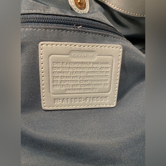 🩵Coach~Tiffany Blue Large Lynne Hobo Crinkle Patent Leather Silver Hardware - Picture 10 of 17